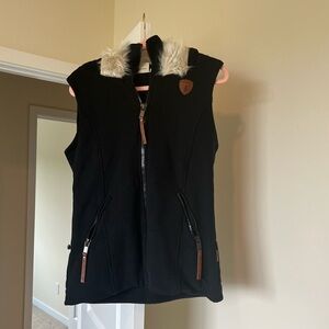 Warm quilted zip up vest. Wanakome brand.